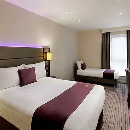 Premier Inn London Romford Exterior photo