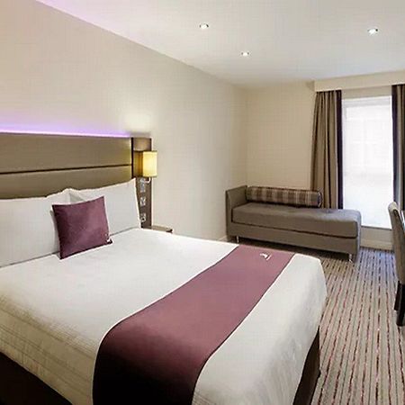 Premier Inn London Romford Exterior photo