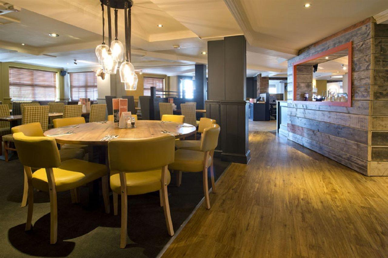 Premier Inn London Romford Exterior photo