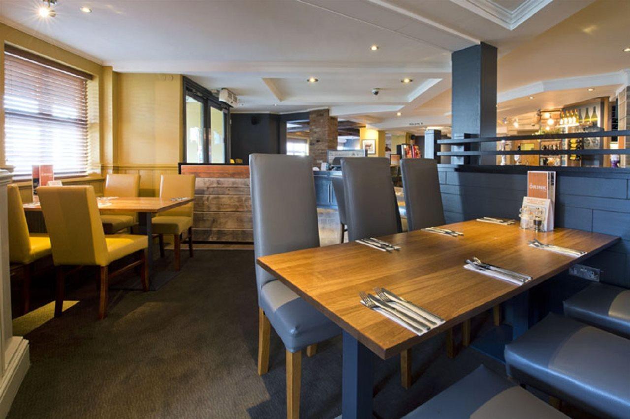 Premier Inn London Romford Exterior photo