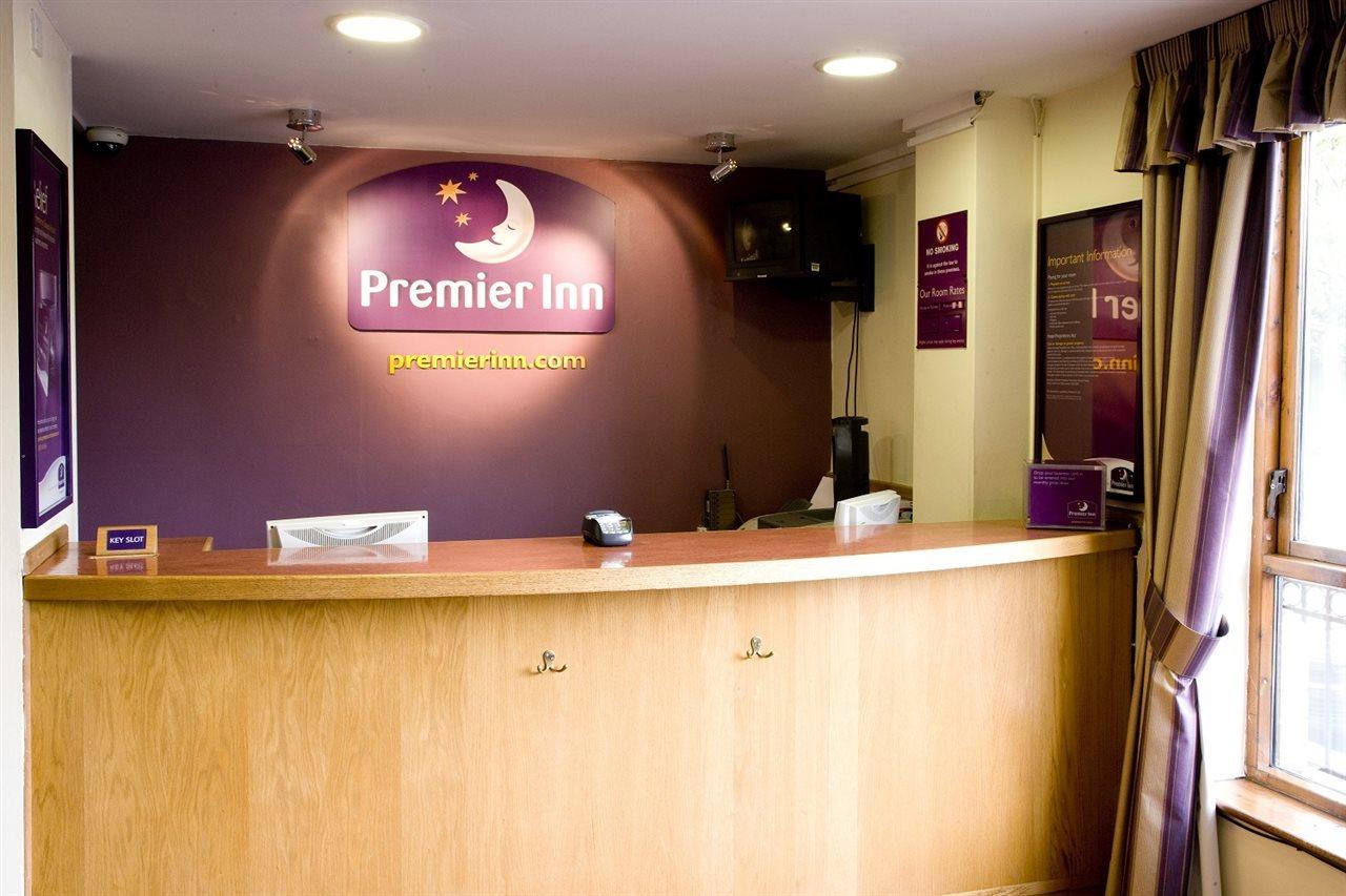 Premier Inn London Romford Exterior photo