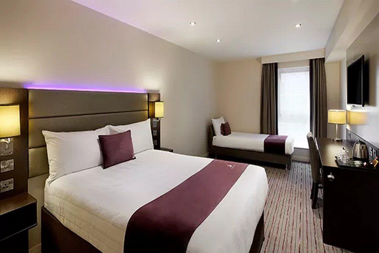 Premier Inn London Romford Exterior photo
