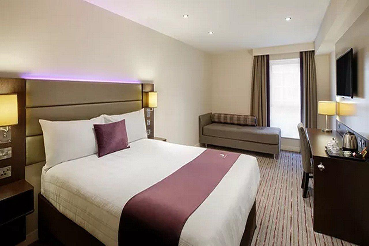 Premier Inn London Romford Exterior photo