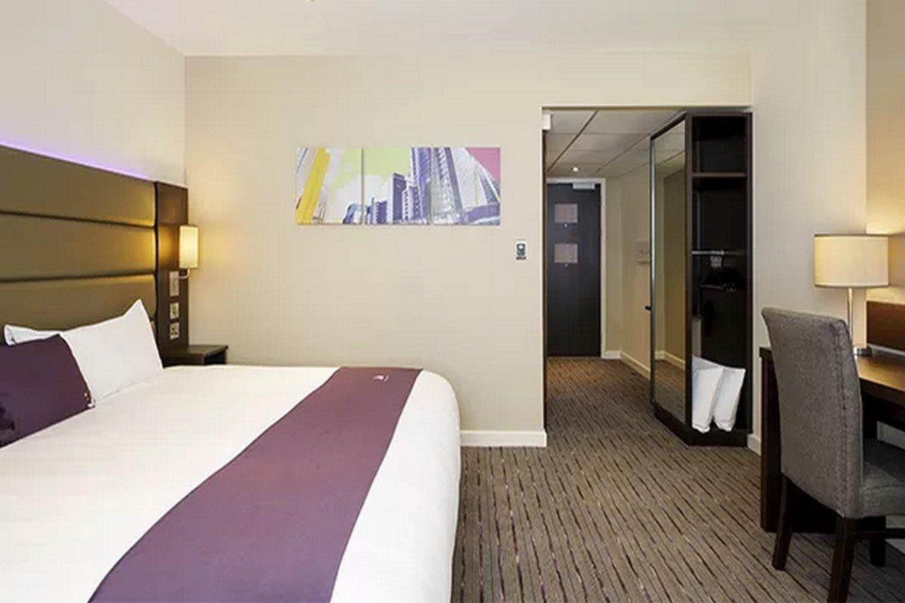 Premier Inn London Romford Exterior photo
