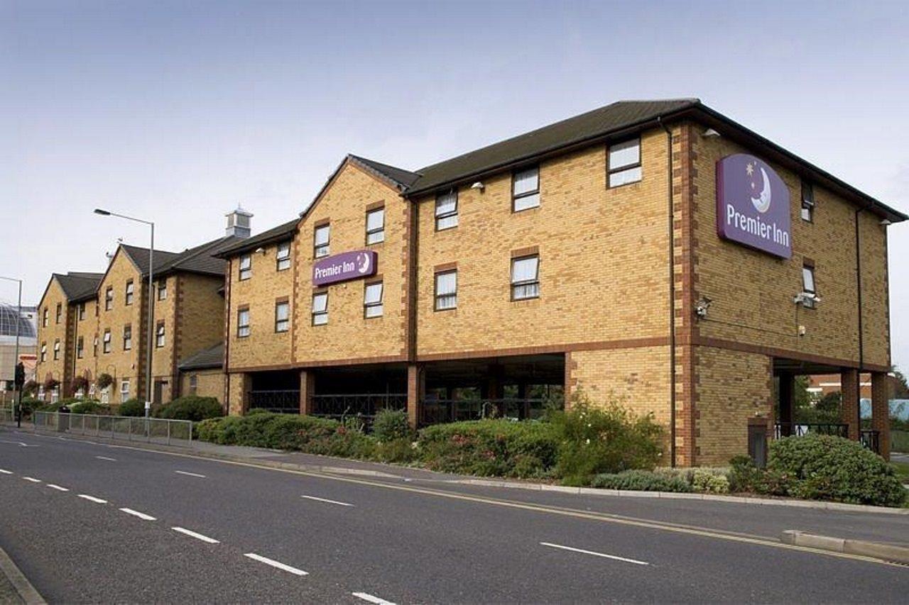 Premier Inn London Romford Exterior photo