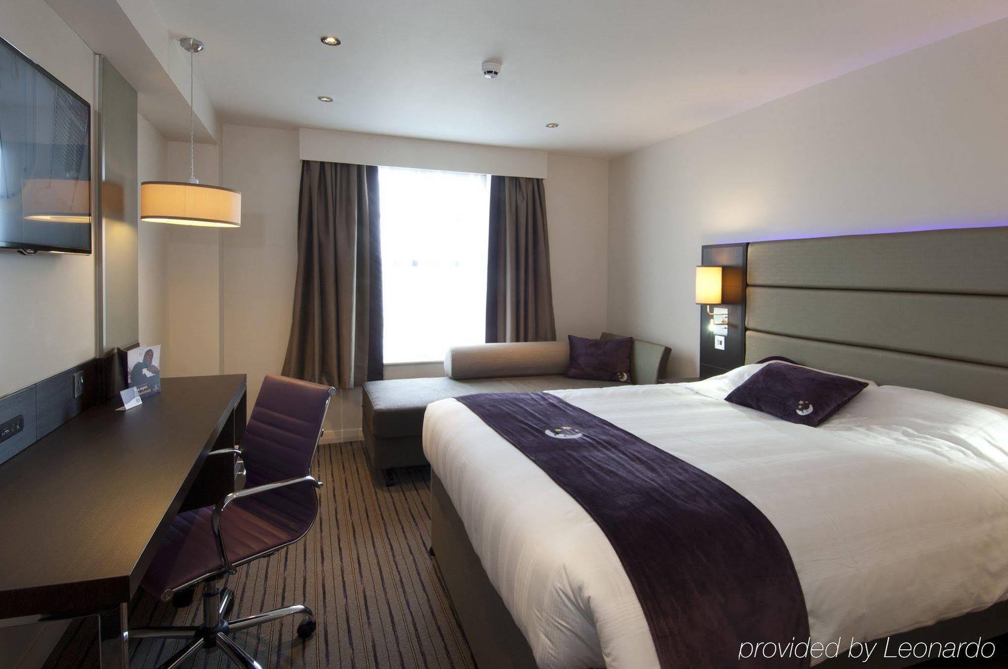 Premier Inn London Romford Exterior photo