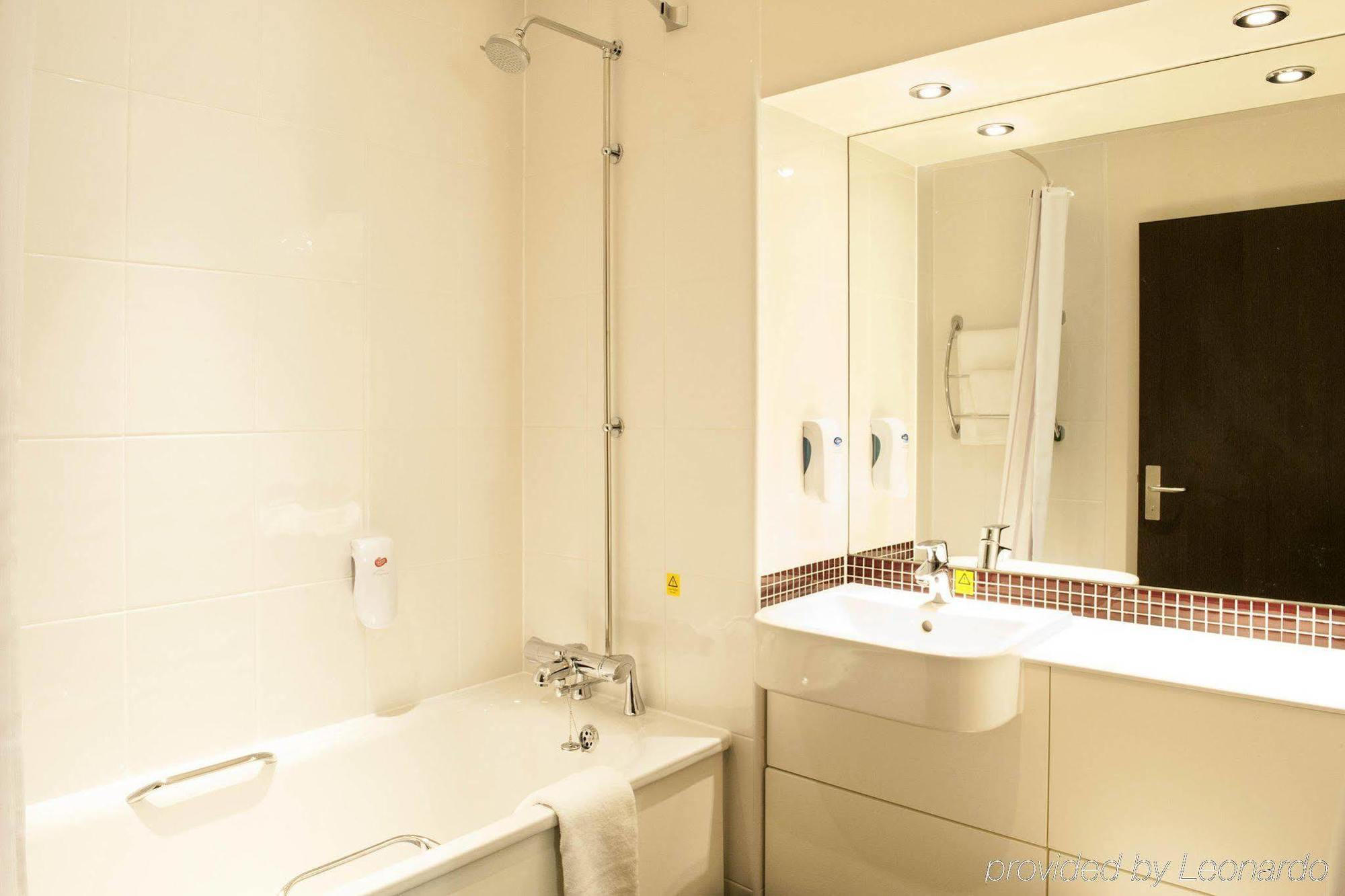 Premier Inn London Romford Exterior photo